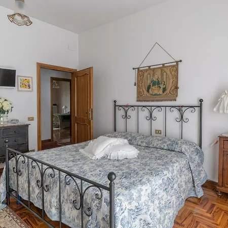 Nido Del Merlo By Vacavilla *