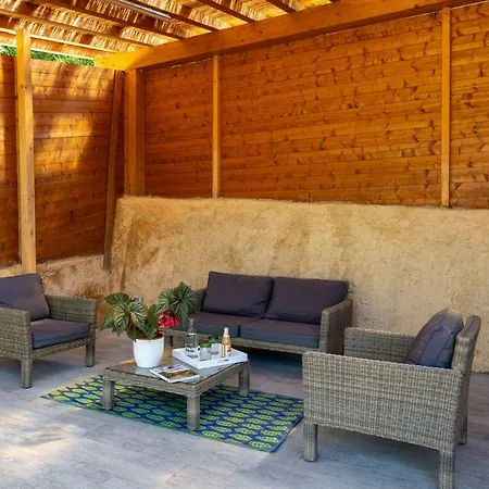 Nido Del Merlo By Vacavilla *